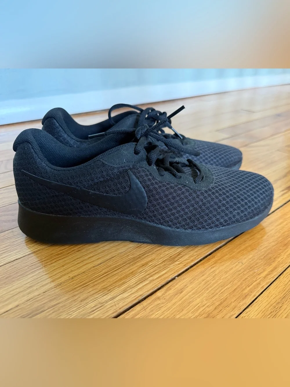 Women’s Nike Black Mesh sneakers